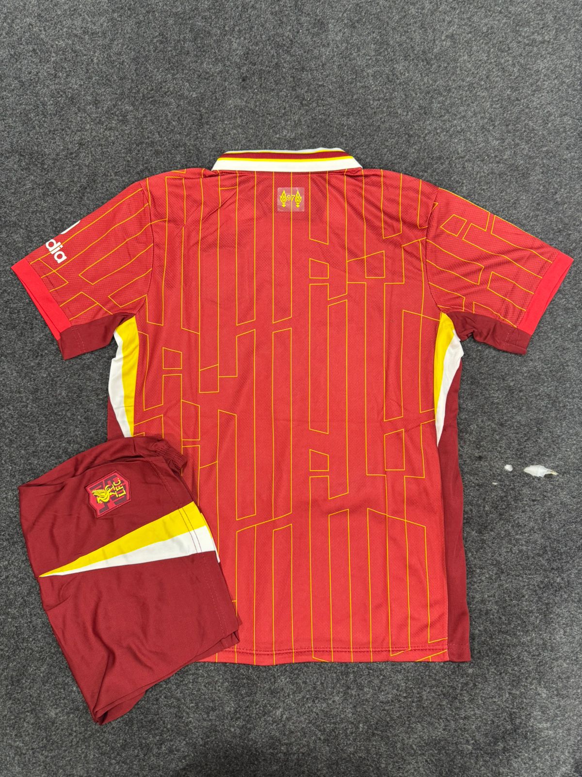 LIVERPOOL HOME JERSEY 2024/25 – JERSEY & SHORTS SET