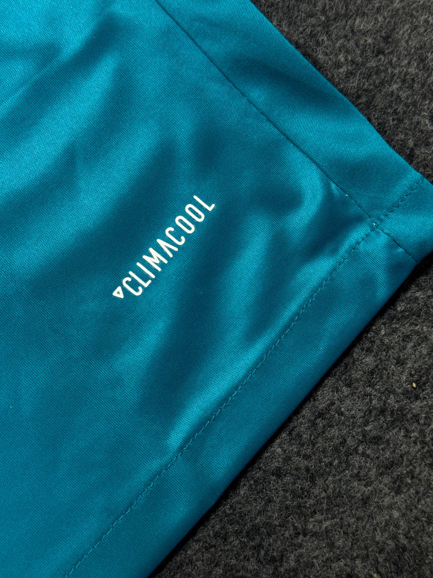 REAL MADRID RETRO TEAL LONG SLEEVE GOALKEEPER JERSEY WITH LOGO | PREMIUM RETRO FOOTBALL JERSEY