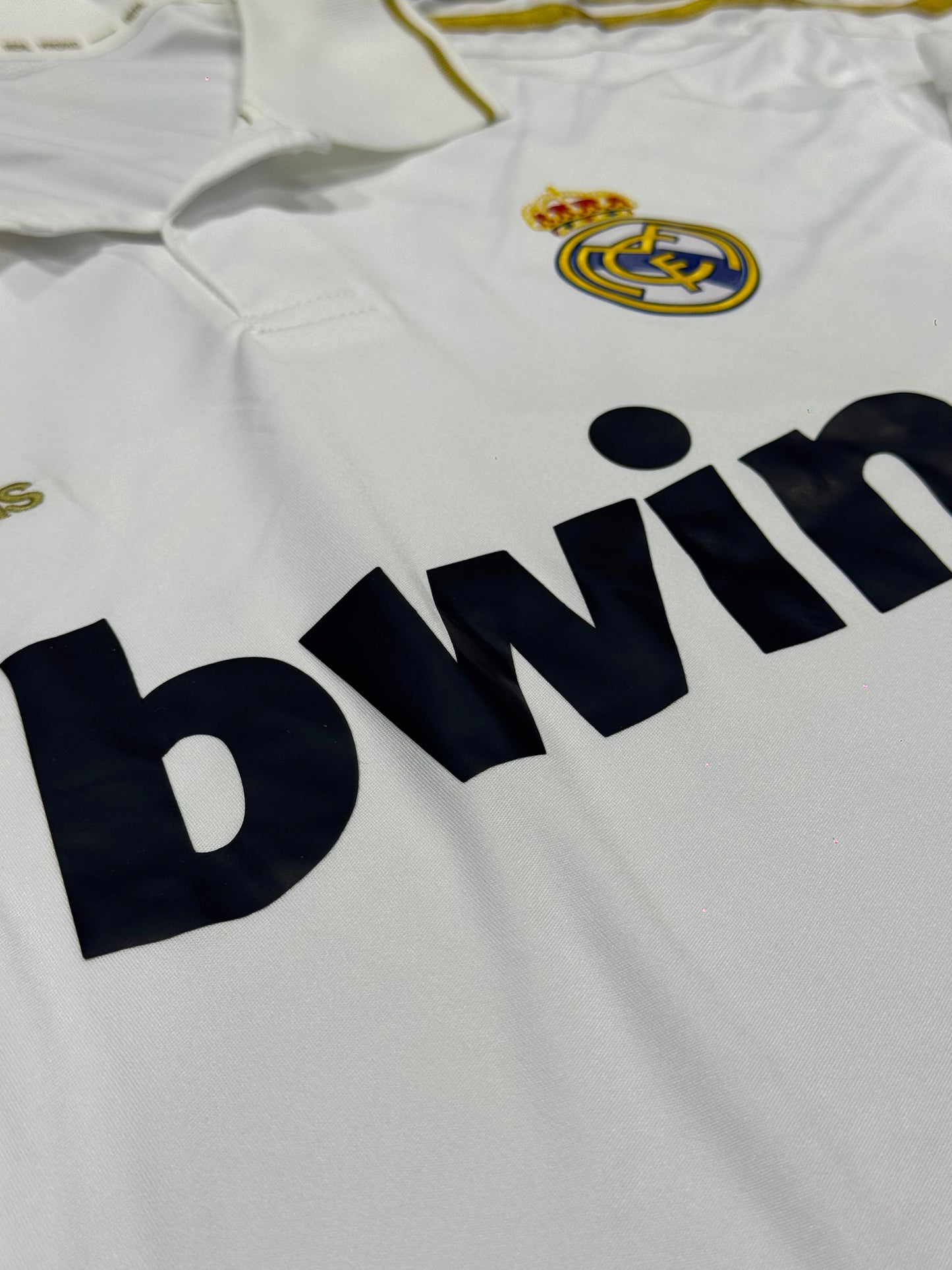 REAL MADRID RETRO 2009/10 HOME LONG SLEEVE JERSEY WITH LOGO | PREMIUM RETRO FOOTBALL JERSEY