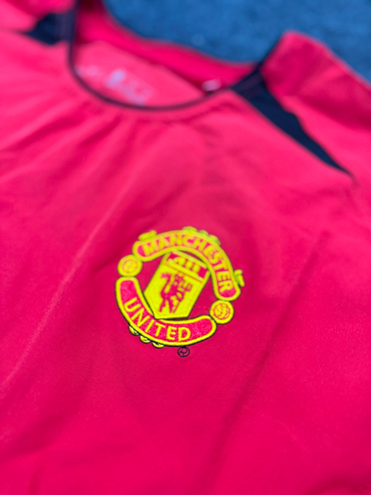 MANCHESTER UNITED RETRO 2002/04 HOME LONG SLEEVE JERSEY WITH LOGO | PREMIUM RETRO FOOTBALL JERSEY