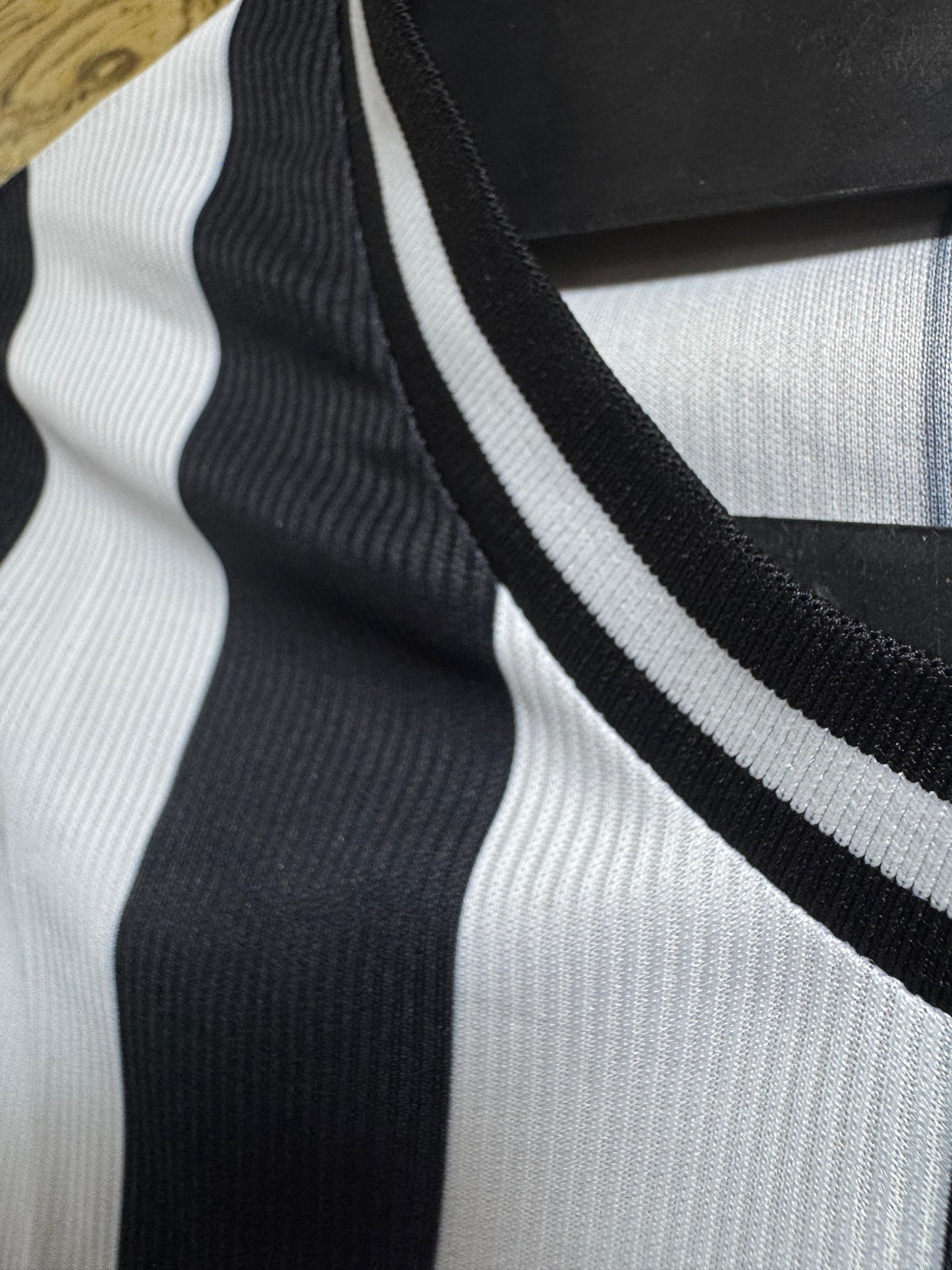 NEWCASTLE UNITED 1997/98 RETRO JERSEY WITH LOGO | PREMIUM RETRO FOOTBALL JERSEY