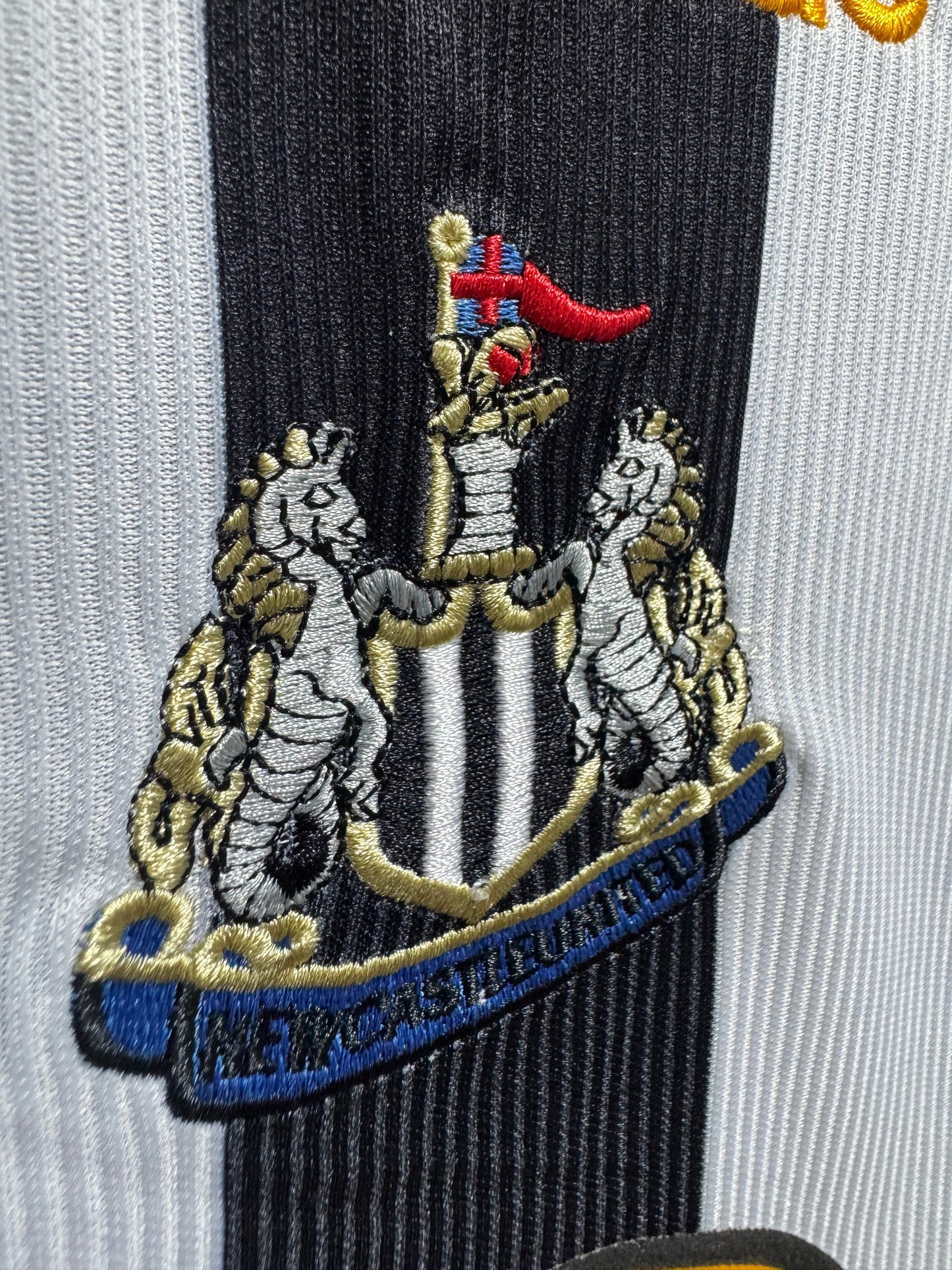 NEWCASTLE UNITED 1997/98 RETRO JERSEY WITH LOGO | PREMIUM RETRO FOOTBALL JERSEY