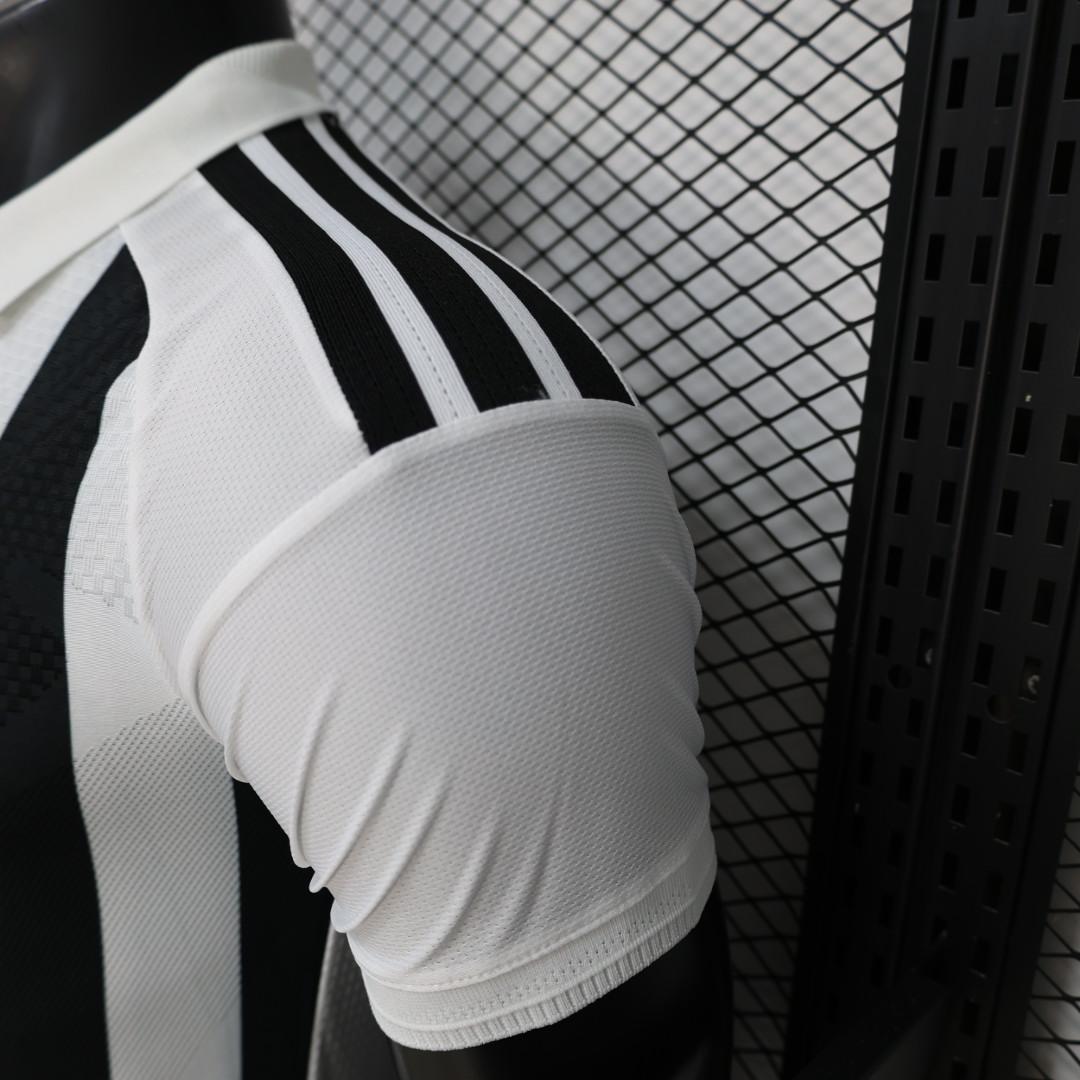 JUVENTUS 26/27 HOME PLAYER VERSION BLACK & WHITE STRIPE GOLD EDITION JERSEY WITH LOGO