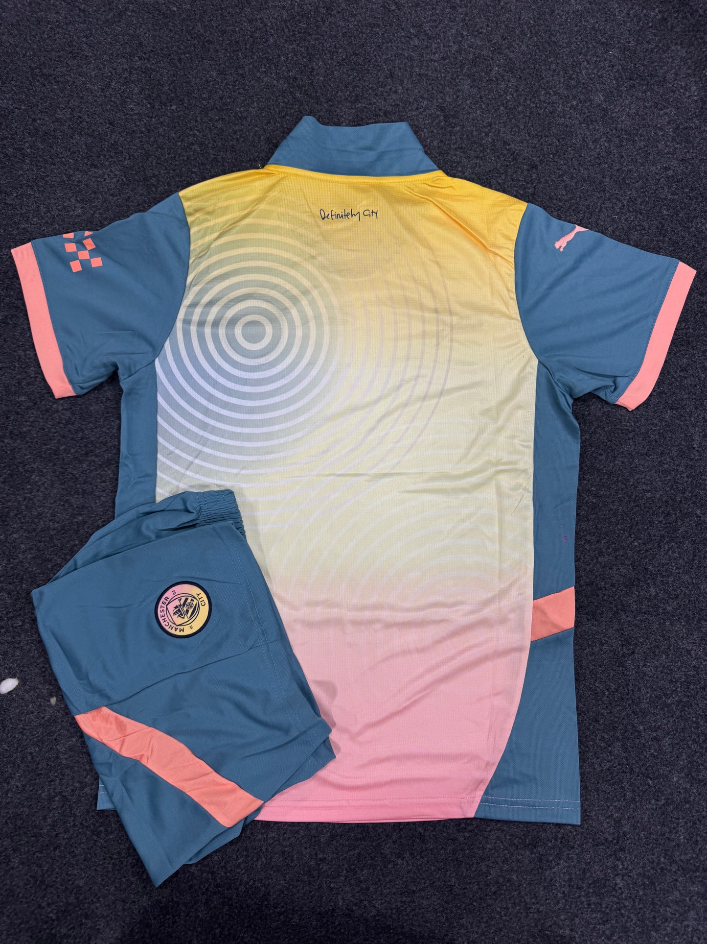 MANCHESTER CITY INSPIRED 2024/25 PASTEL EDITION FOOTBALL TRAINING KIT SET