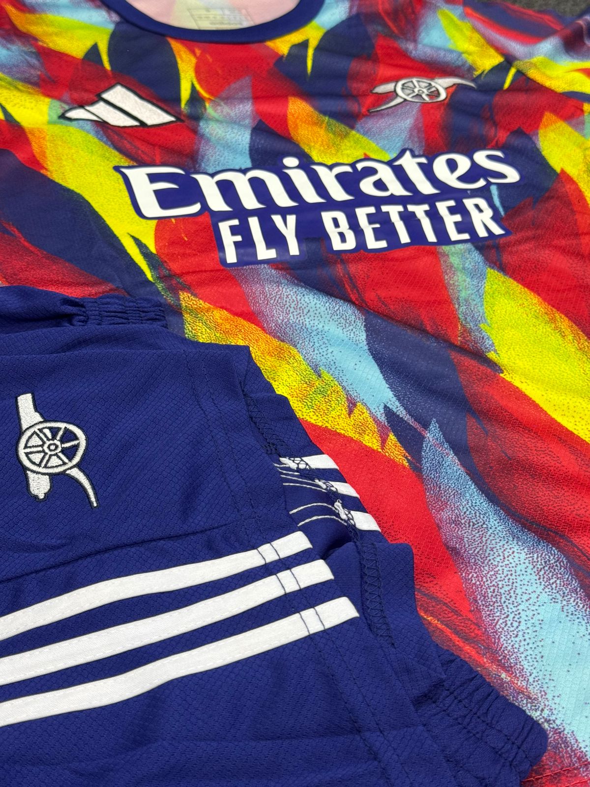 ARSENAL PRE-MATCH KIT 2025/26 FAN VERSION – JERSEY & SHORTS