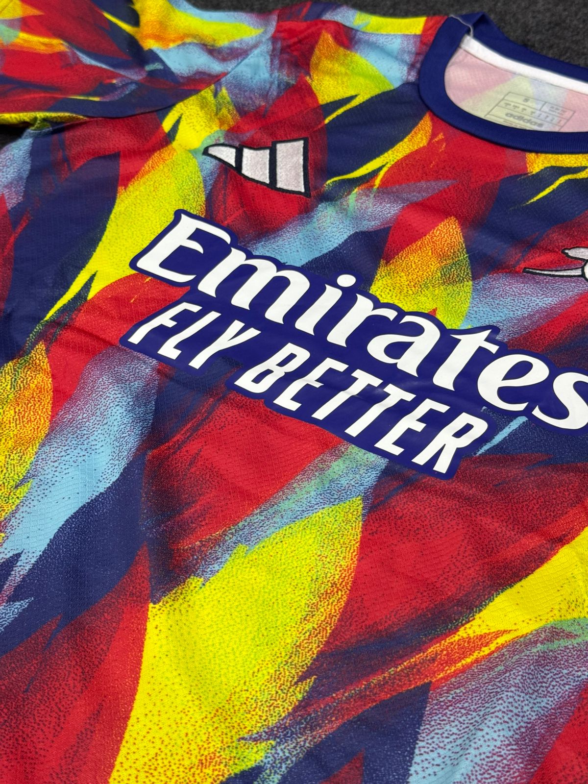 ARSENAL PRE-MATCH KIT 2025/26 FAN VERSION – JERSEY & SHORTS