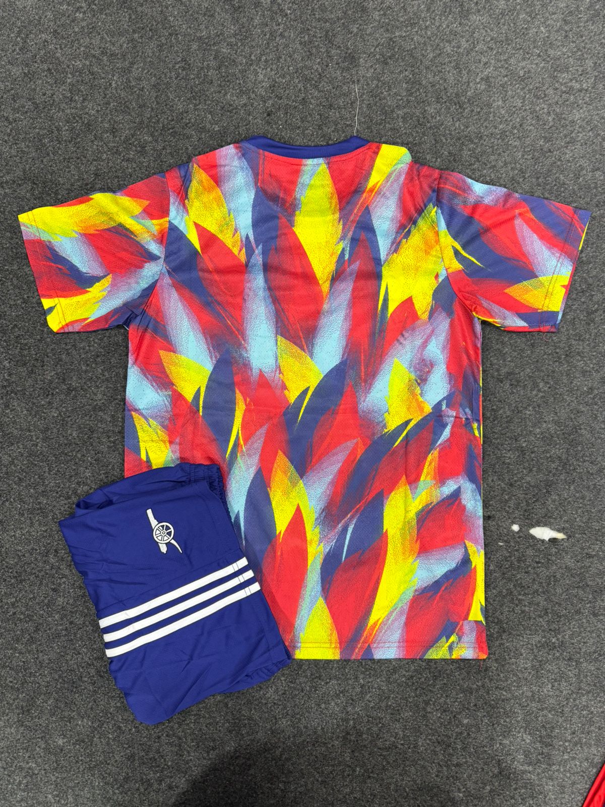 ARSENAL PRE-MATCH KIT 2025/26 FAN VERSION – JERSEY & SHORTS
