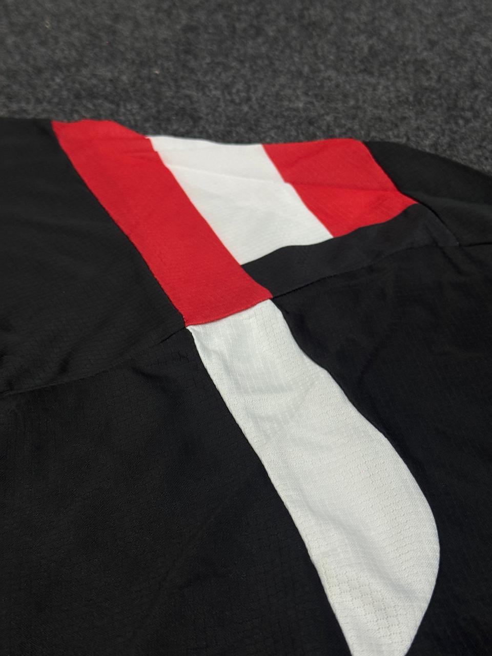 MANCHESTER UNITED CLASSIC JERSEY SET (WITH SHORTS)