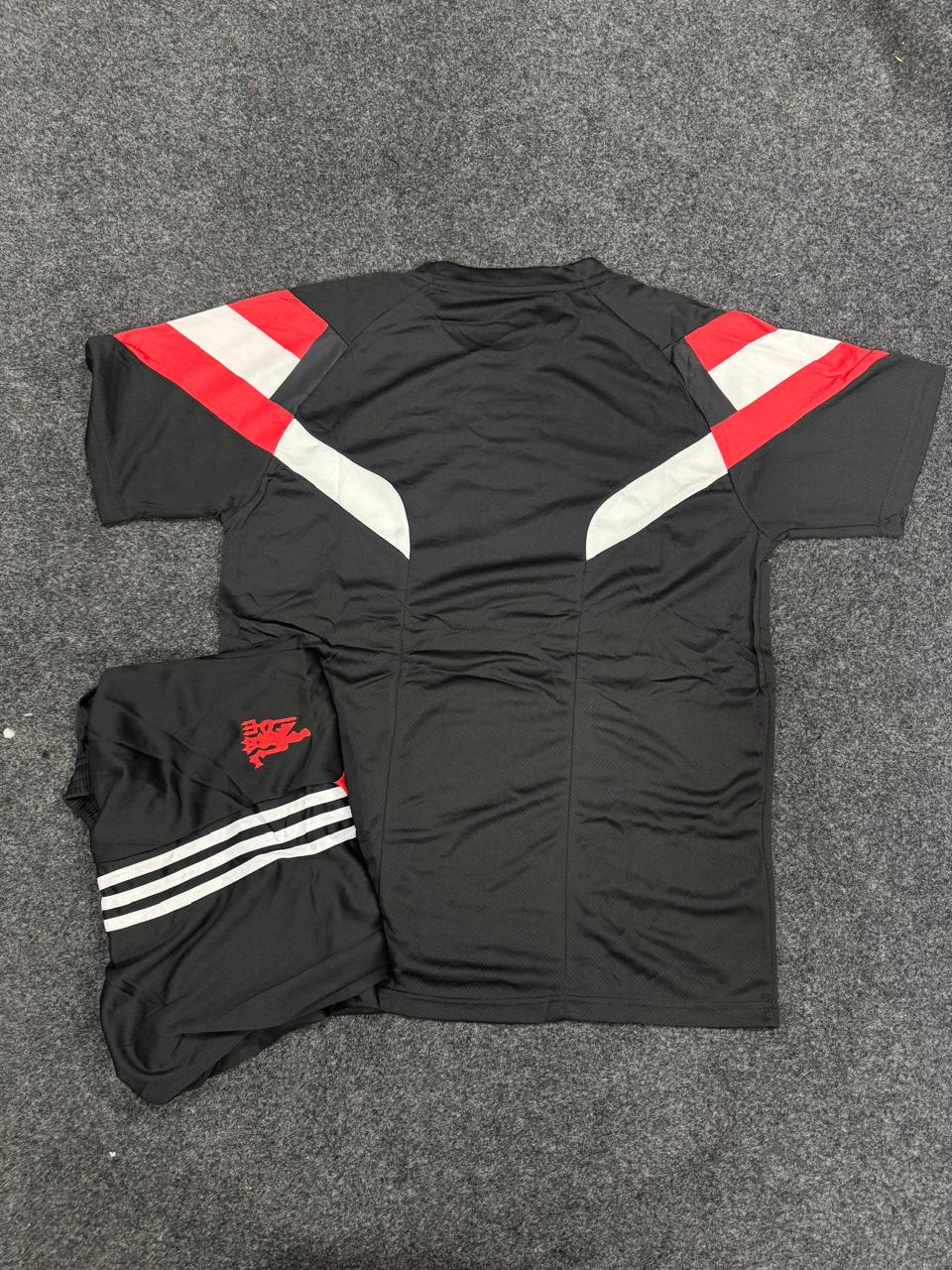 MANCHESTER UNITED CLASSIC JERSEY SET (WITH SHORTS)