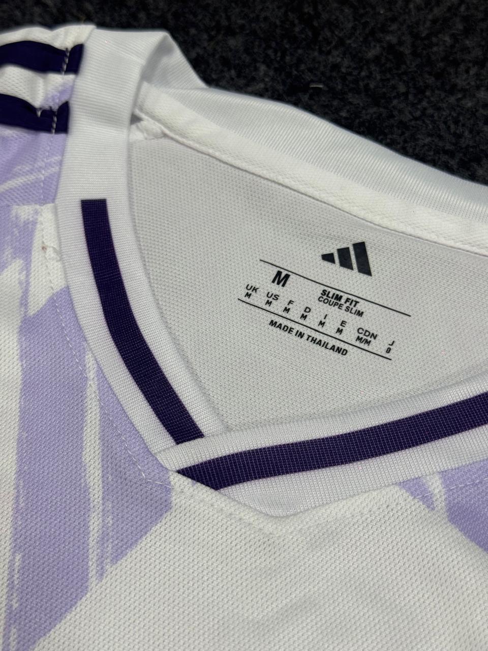 MANCHESTER UNITED AWAY JERSEY 2025/26 – JERSEY & SHORTS SET