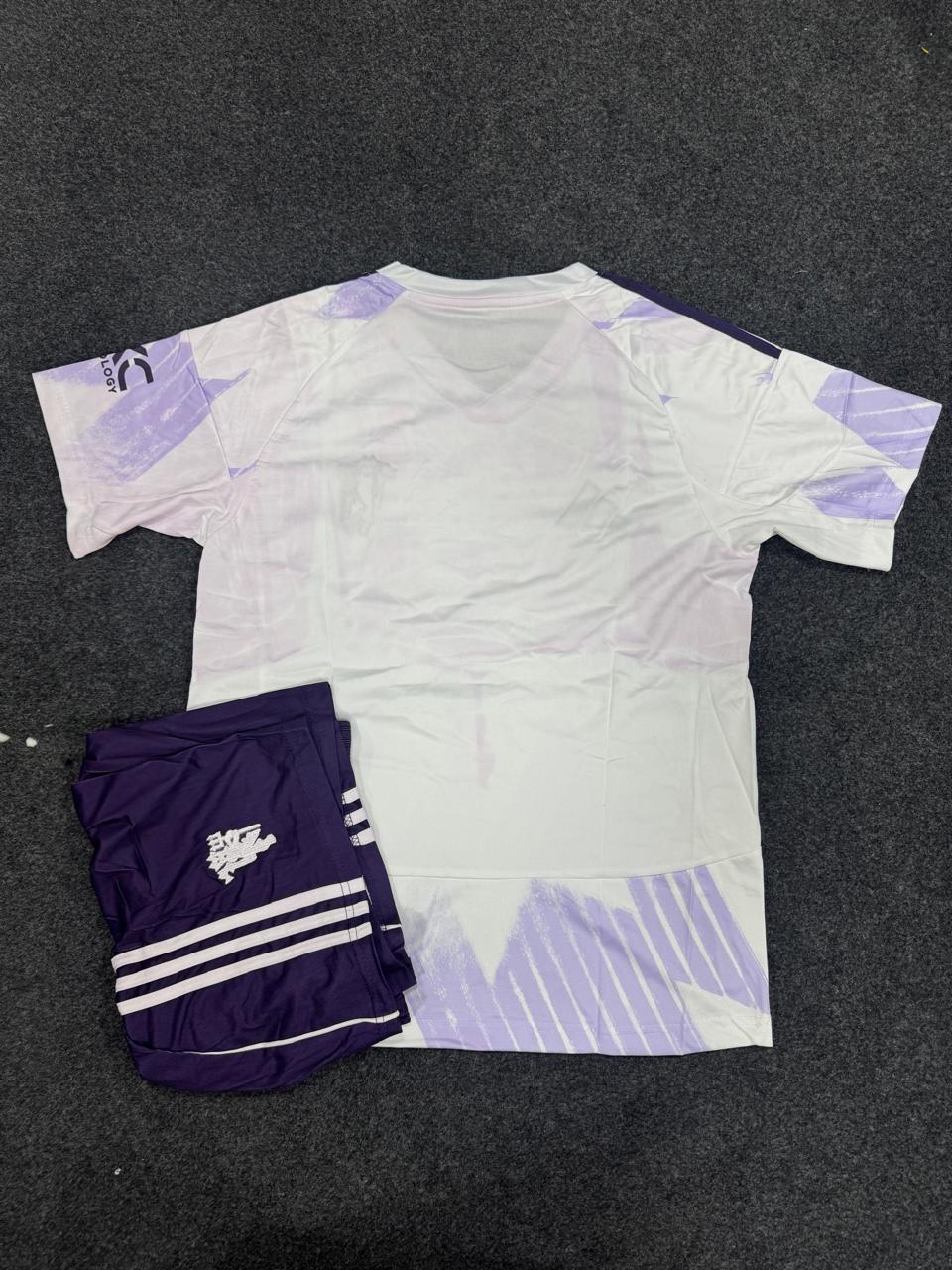 MANCHESTER UNITED AWAY JERSEY 2025/26 – JERSEY & SHORTS SET