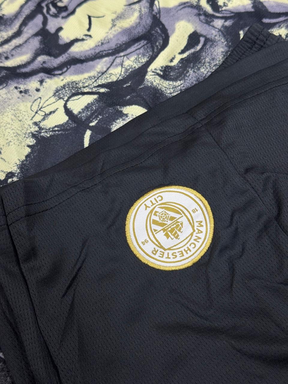MANCHESTER CITY 2025/26 HORSE SPECIAL KIT – JERSEY & SHORTS SET