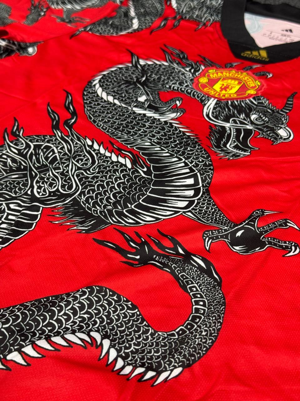 MANCHESTER UNITED RED DRAGON KIT 2025/26 – JERSEY & SHORTS SET