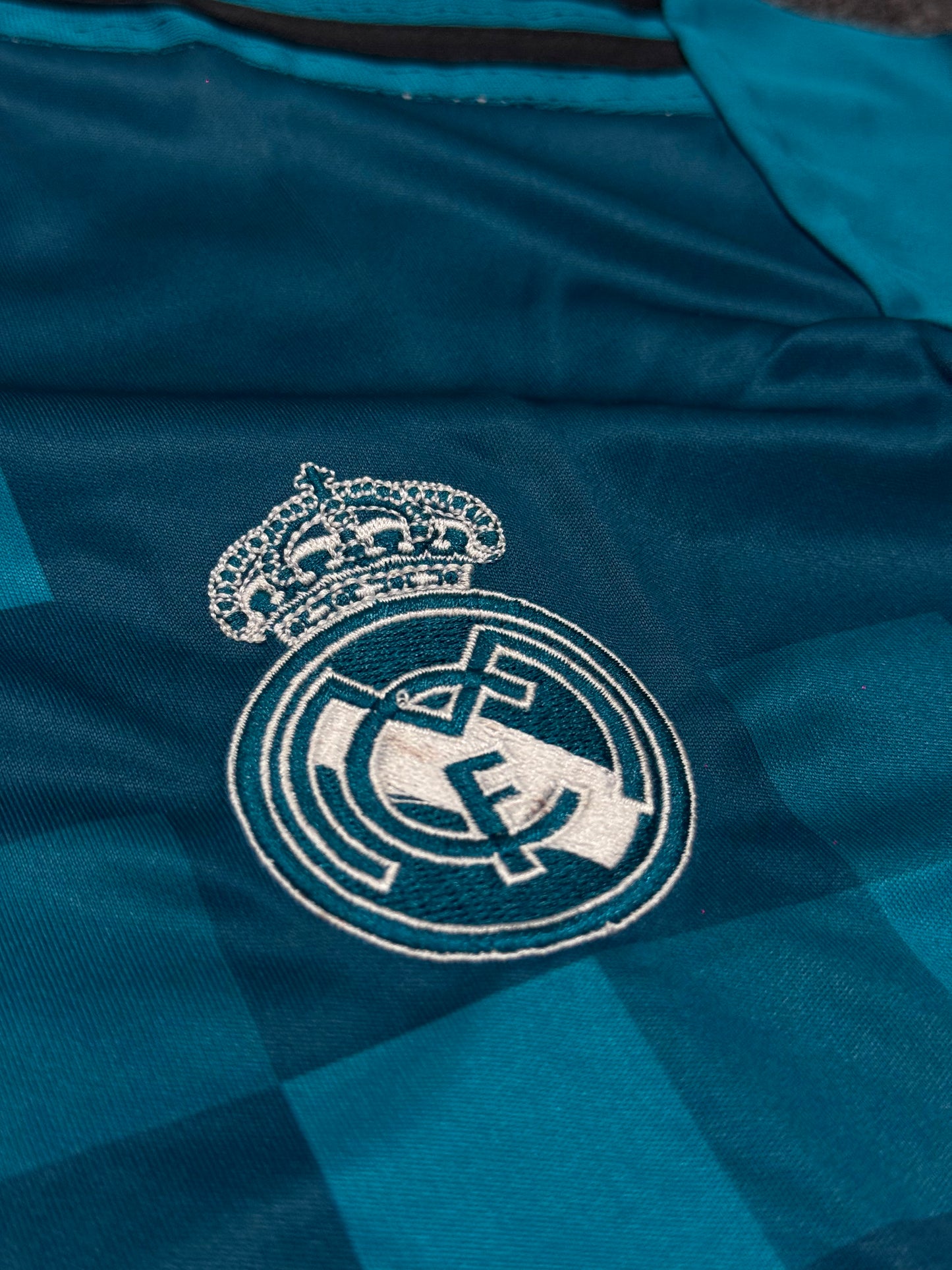 REAL MADRID RETRO TEAL LONG SLEEVE GOALKEEPER JERSEY WITH LOGO | PREMIUM RETRO FOOTBALL JERSEY
