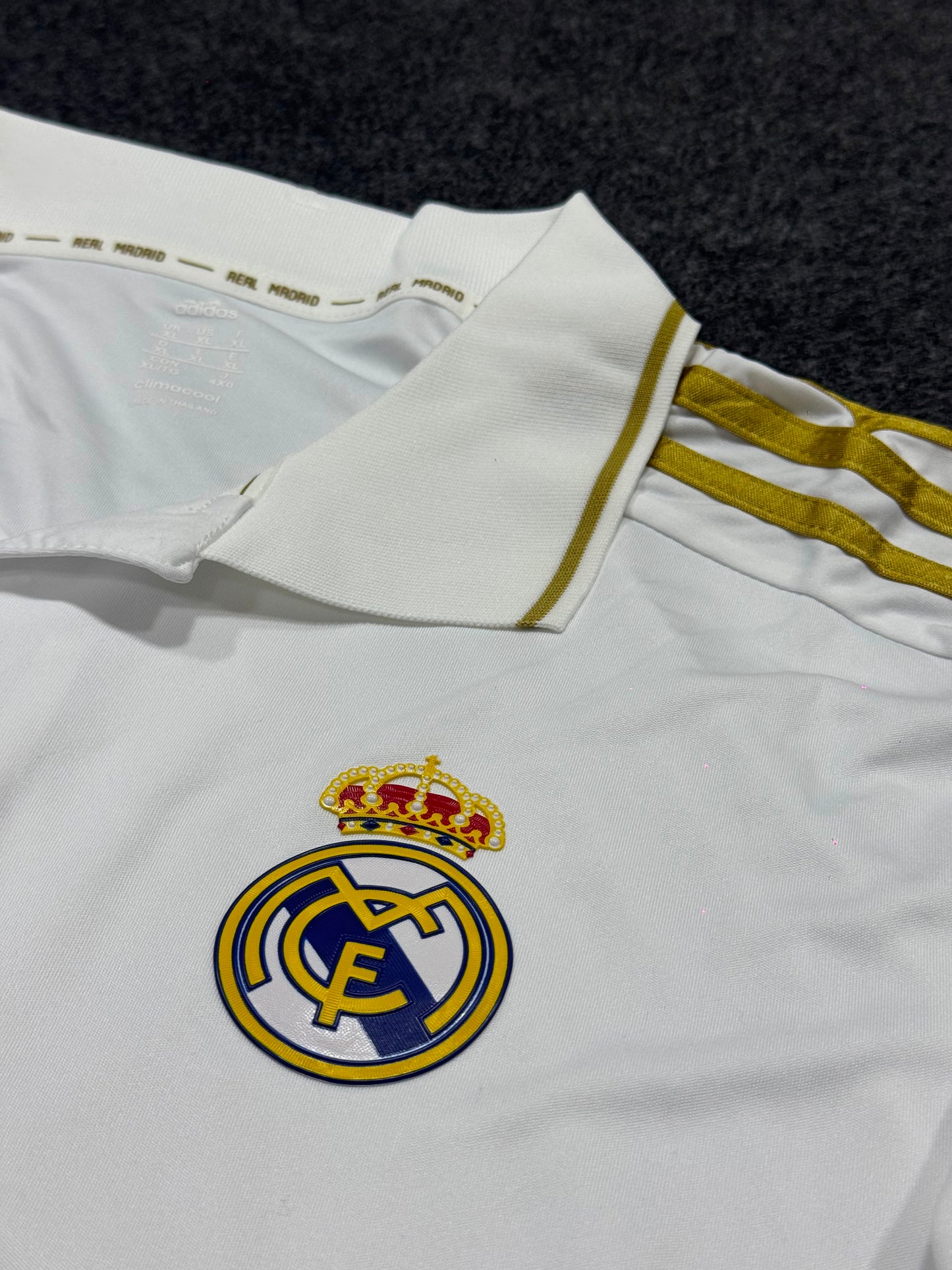 REAL MADRID RETRO 2009/10 HOME LONG SLEEVE JERSEY WITH LOGO | PREMIUM RETRO FOOTBALL JERSEY