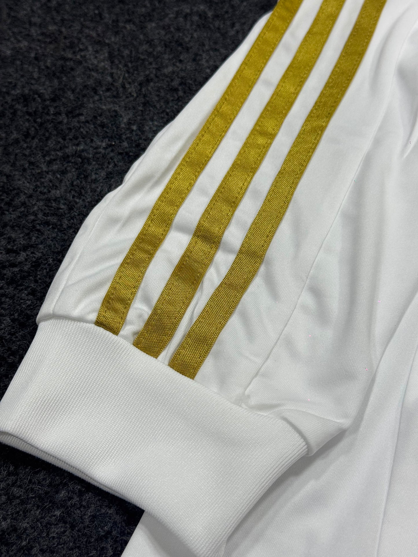 REAL MADRID RETRO 2009/10 HOME LONG SLEEVE JERSEY WITH LOGO | PREMIUM RETRO FOOTBALL JERSEY