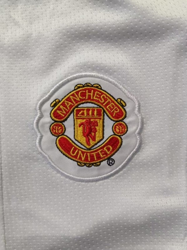 MANCHESTER UNITED BLACK RETRO FULL SLEEVE FOOTBALL JERSEY & SHORTS SET – PREMIUM QUALITY WITH LOGO