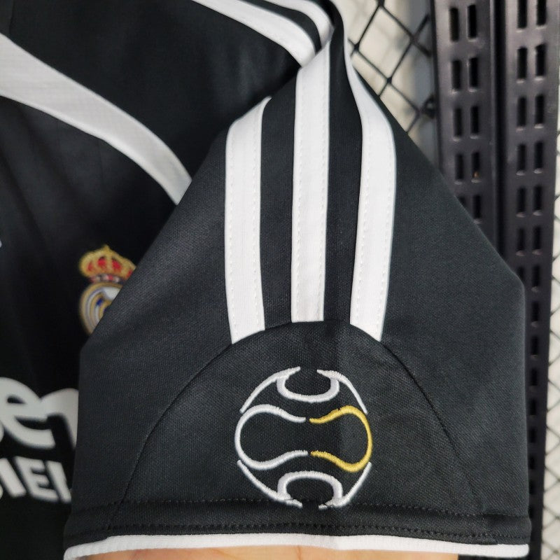 Real Madrid 2006–07 Away Retro Football Jersey | Vintage Madrid Kit
